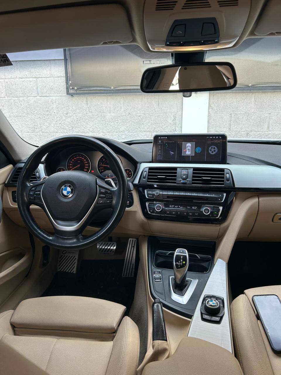 BMW 320i - Image 5