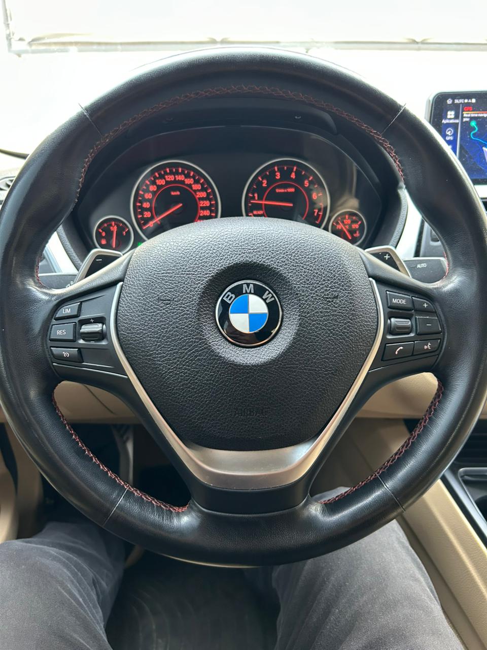 BMW 320i - Image 2